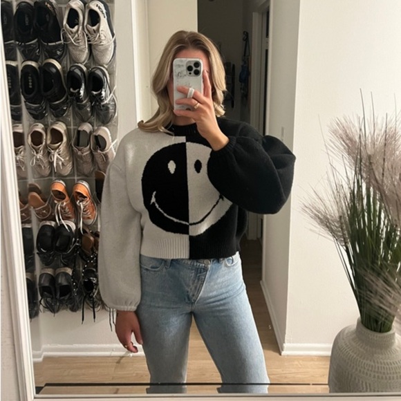 FARM Rio Sweaters - FARM RIO Smiley Icon Sweater M